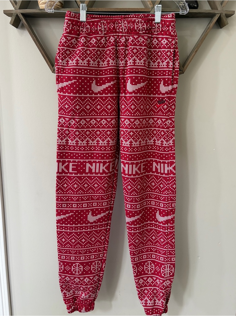 Nike Men’s Holiday Jogger Sweatpants red & white Fair Isle print. Size XS.